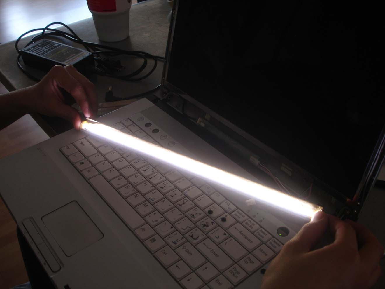 Замена и ремонт подсветки экрана ноутбука в Курске